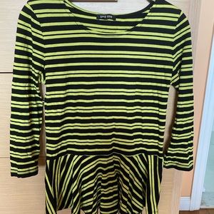 Gorgeous Striped Flared Green & Black Ruffle Top!! Sz S